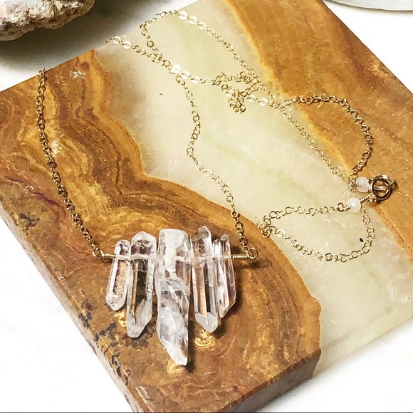 Crystal quartz point necklace on 14k gold chain - Picture 3 of 3
